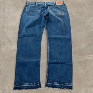 Levi-s Men's Blue and Navy Jeans